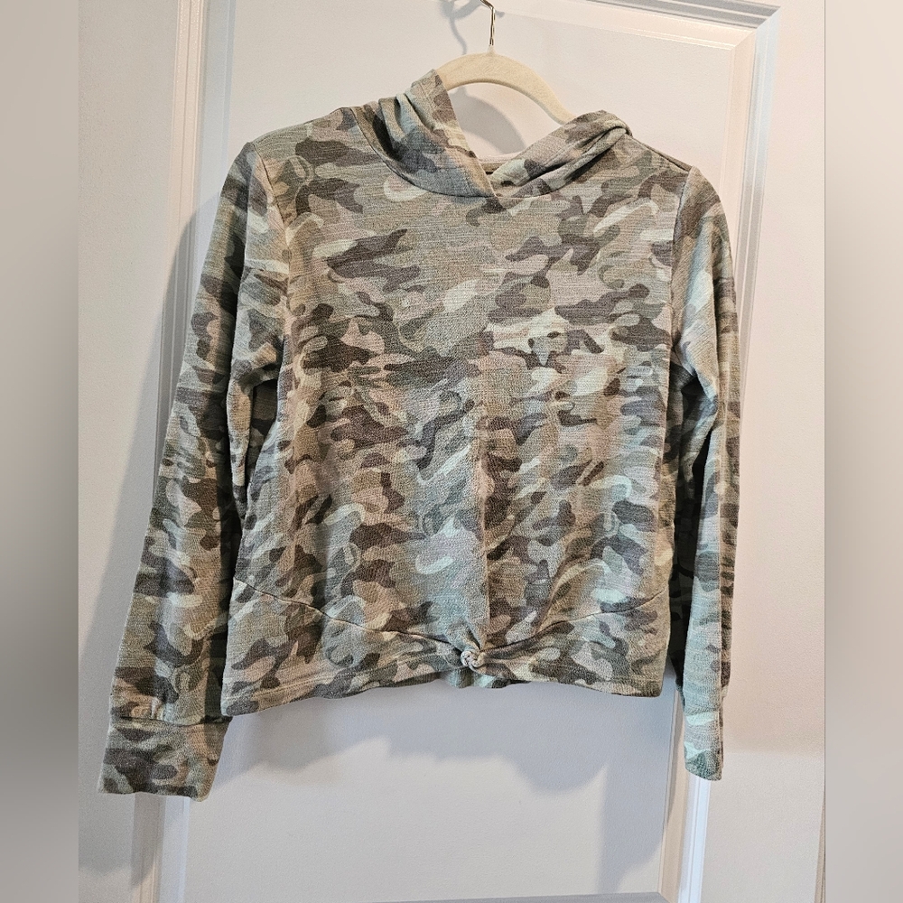 sz 14/16 Old Navy Green, gray & beige camo lightweight hoodie with knot waist‎